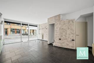 Handelspand met appartement gelegen op toplocatie in MechelenOp zoek naar een pand om jouw zaak uit te baten in combinatie met wonen? Dan is dit, te...