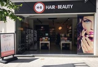 Op zoek naar een commerciële toplocatie in het centrum van Mechelen? Dit handelsgelijkvloers van ca. 111 m² biedt je alle troeven om jouw zaak te laten bloeien.
Gelegen in de charmante Geitestraat, tussen de levendige Bruul en de prestigieuze Ijzerenleen, geniet je hier van een uitstekende passage en zichtbaarheid. Het pand bevindt zich in een gezellige winkelomgeving waar zowel lokale bewoners als bezoekers graag vertoeven.
Troeven: 
• Ruime oppervlakte van ca. 111 m².
• Centrale ligging met veel passage.
• Ideaal voor winkel, showroom of kantoorruimte.
Huurvoorwaarden De maandelijkse huurprijs bedraagt € 2.000 exclusief onroerende voorheffing.
Benieuwd naar dit bedrijfsvastgoed te huur in Mechelen? Contacteer ons via info@immodelestre.be of bel 054 33 62 52. Meer info vind je op www.immodelestre.be.





