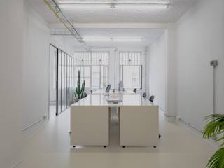 Ontdek dit volledig heringerichte karaktervolle gebouw (2021), gelegen in de Locquenghienstraat 35, op een steenworp van de Vismarkt en de vele...