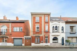 Te koop: centraal gelegen opbrengsteigendom met garage en ruime stadstuin nabij de Bourgoyen-OssemeersenVlak bij de Bourgoyen-Ossemeersen vind je dit...