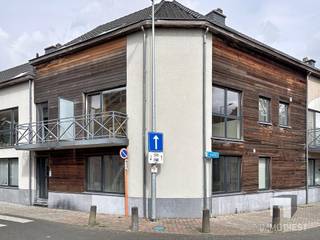 Welkom in dit schitterende & ruime duplexappartement met 1 slaapkamer in het hart van Zichem.Dit unieke pand van 118m² uit 2008 biedt een perfecte...