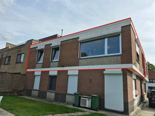 <p><span>Spacious and bright apartment with 2 bedrooms in Heverlee</span></p><p><span> </span></p><p><span>This beautiful apartment in Heverlee combines space, comfort, and an excellent location, just a few minutes from the center of Leuven. Thanks to the large windows, the spacious living area enjoys plenty of natural light and seamlessly connects to the open kitchen. From the living area, you have access to a pleasant terrace where you can enjoy peace and quiet.</span></p><p><span> </span></p><p><span>The apartment features two spacious bedrooms and a stylish bathroom, equipped with a bathtub, a separate shower, and a double sink. Additionally, there is a practical, spacious storage room that offers extra storage space. For optimal comfort, the apartment is equipped with air conditioning, and an underground parking space is included.</span></p><p><span> </span></p><p><span>The location is an absolute asset. You live in a quiet environment while the center of Leuven, shops, public transport, schools, and major access roads are within a short distance.</span></p><p><span> </span></p><p><span>Interested? Request your visit today via our website.</span></p>