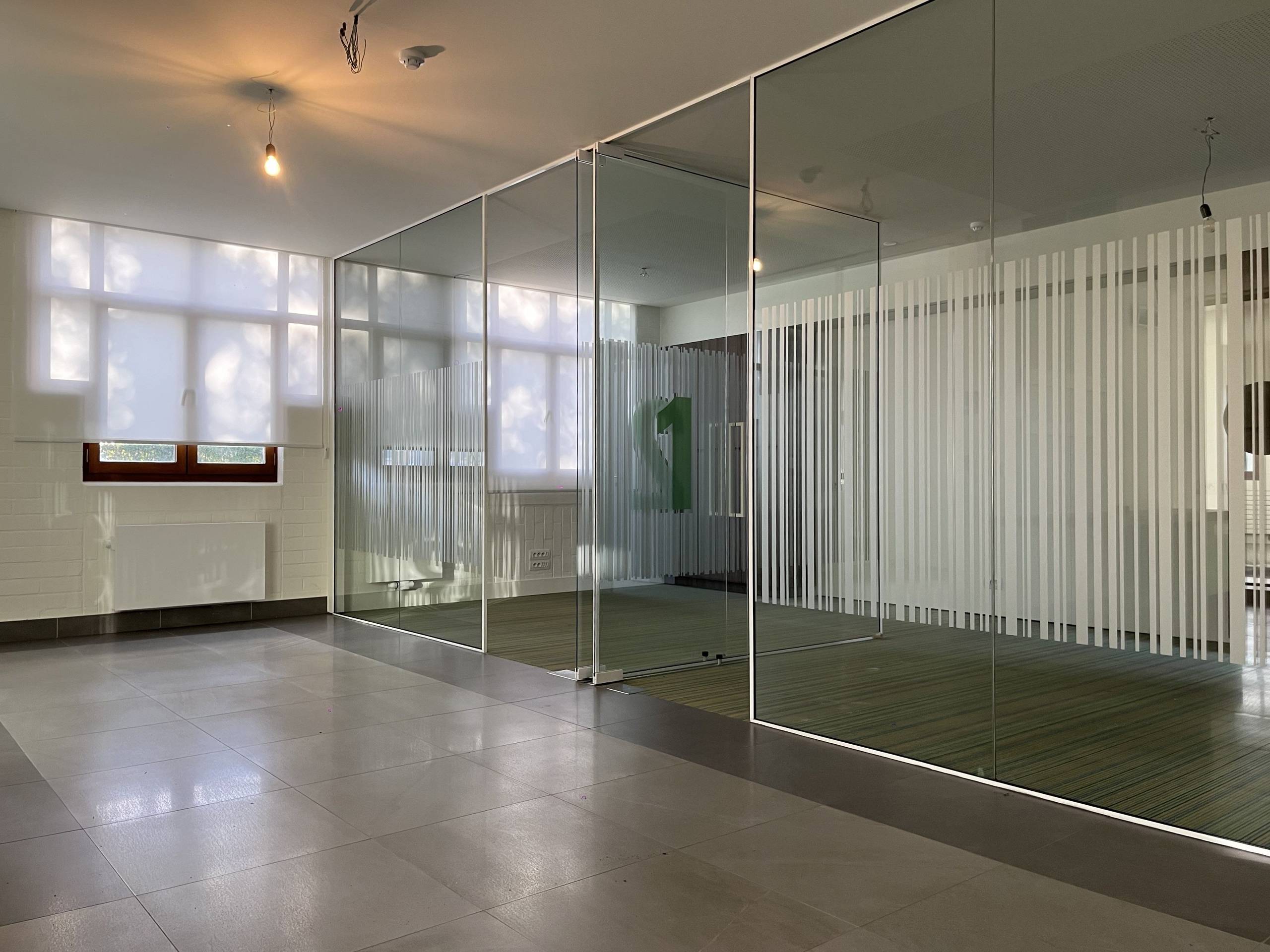 Instapklaar kantoor (523 m²) met uitstekende visibiliteit op toplocatie in Sint-Pieters, Brugge - foto 4