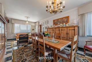 Voor meer info en foto’s, surf naar www.swevers.be– Ontdek deze vrijstaande gezinswoning in de Geelstraat 31 in Sint-Truiden, op een perceel van...