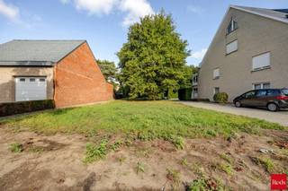 Ontdek deze bouwgrond van 4a30ca voor halfopen bebouwing op een toplocatie in Bonheiden. Het perceel ligt in één van de meest gegeerde straten van de gemeente, waar stijlvol wonen en een uitzonderlijke ligging hand in hand gaan. <br /><br />Je geniet er van een rustige, kindvriendelijke omgeving op slechts enkele minuten van het centrum, met scholen, winkels en openbaar vervoer vlakbij. Ook natuurliefhebbers komen hier volledig aan hun trekken: de prachtige natuurgebieden Mispeldonk en Cassenbroek liggen op wandelafstand en bieden eindeloze mogelijkheden om te ontspannen en te genieten van het groen. <br /><br />Deze unieke combinatie van een prestigieuze locatie, centrale bereikbaarheid en groene omgeving maakt van dit perceel de ideale plek om jouw droomwoning te realiseren. Een kans die je niet mag missen!<br /><br />Voor meer info gelieve contact te nemen via het nummer 0478 012 012 of per mail naar Nico@reds.be.