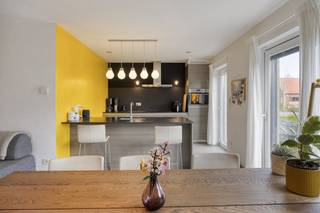 Deze recente halfopen bebouwing (2016) combineert hedendaags wooncomfort met een doordachte indeling. Met een bewoonbare oppervlakte van 192 m² op...