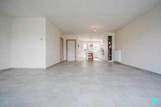 Deze landelijke, aantrekkelijke nieuwbouwwoning met uitweg achteraan is gelegen op een perceel van 347 m² in het centrum van Aartrijke,...