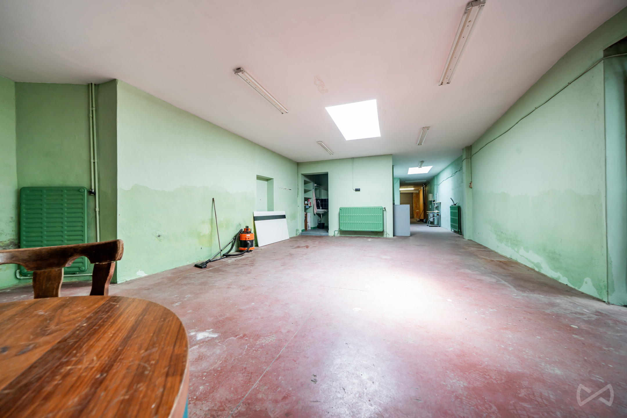 Commercial for sale in Molenbeek-Saint-Jean - photo 2