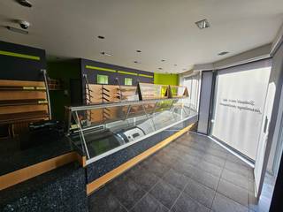 Woonst met handelsruimte, bestaande uit een winkelruimte met bakkerij en tuin. De eigendom geniet een commerciële ligging in het centrum...