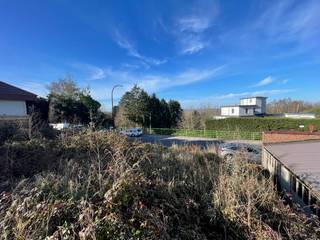 Bouwgrond geschikt voor een open bebouwing met open zicht.Het gebouw telt maximaal twee woonlagen (kelder + gelijkvloers +...