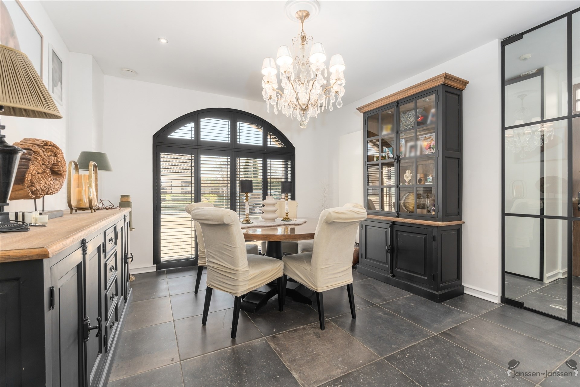 Prachtige moderne pastoriewoning met luxe afwerking, 3 slaapkamers en grote tuin op 13 are - foto 4