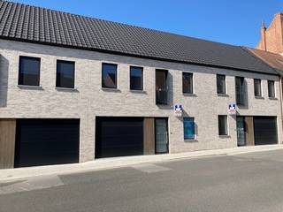 Te koop nieuwbouw woning Duinkerkestraat 66 te Poperinge.De woning omvat: inkomhal, afz. toilet, garage, wasplaats, living, keuken, terras en tuin...