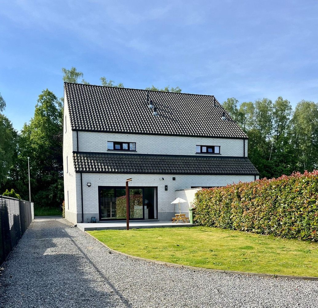 Elegante woning op 538 M2 nabij het centrum van Neeroeteren. - foto 4