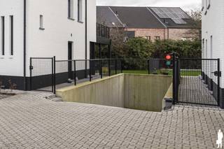 <p><strong><span>Ruime ondergrondse parkeerplaats in het centrum van Brecht</span></strong></p>
<p><span>Op zoek naar een veilige en gemakkelijk bereikbare parkeerplaats? Deze ondergrondse parking is ideaal gelegen en beschikt over een </span><strong><span>automatische poort</span></strong><span> voor extra comfort en veiligheid.</span></p>
<p><strong><span>Afmetingen:</span></strong><br /><span>• Breedte: 2,50 m</span><br /><span>• Diepte: 5,00 m<br />• Hoogte 2,57 m<br /></span></p>
<p><strong><span>Ligging:</span></strong><span> centrum Brecht</span></p>
<p><span>Ideaal voor eigen gebruik of als investering. Geen gedoe meer met zoeken naar een parkeerplaats!</span></p>
<p><strong><span>Interesse? Neem gerust contact op voor meer informatie of een bezichtiging.</span></strong></p>