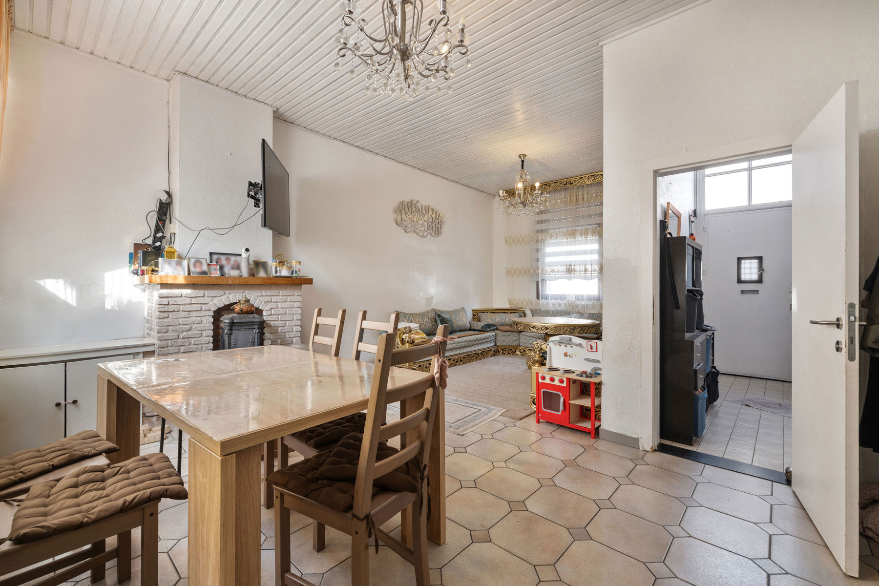 Charmante gezinswoning in dorpskern van Kallo. - foto 2