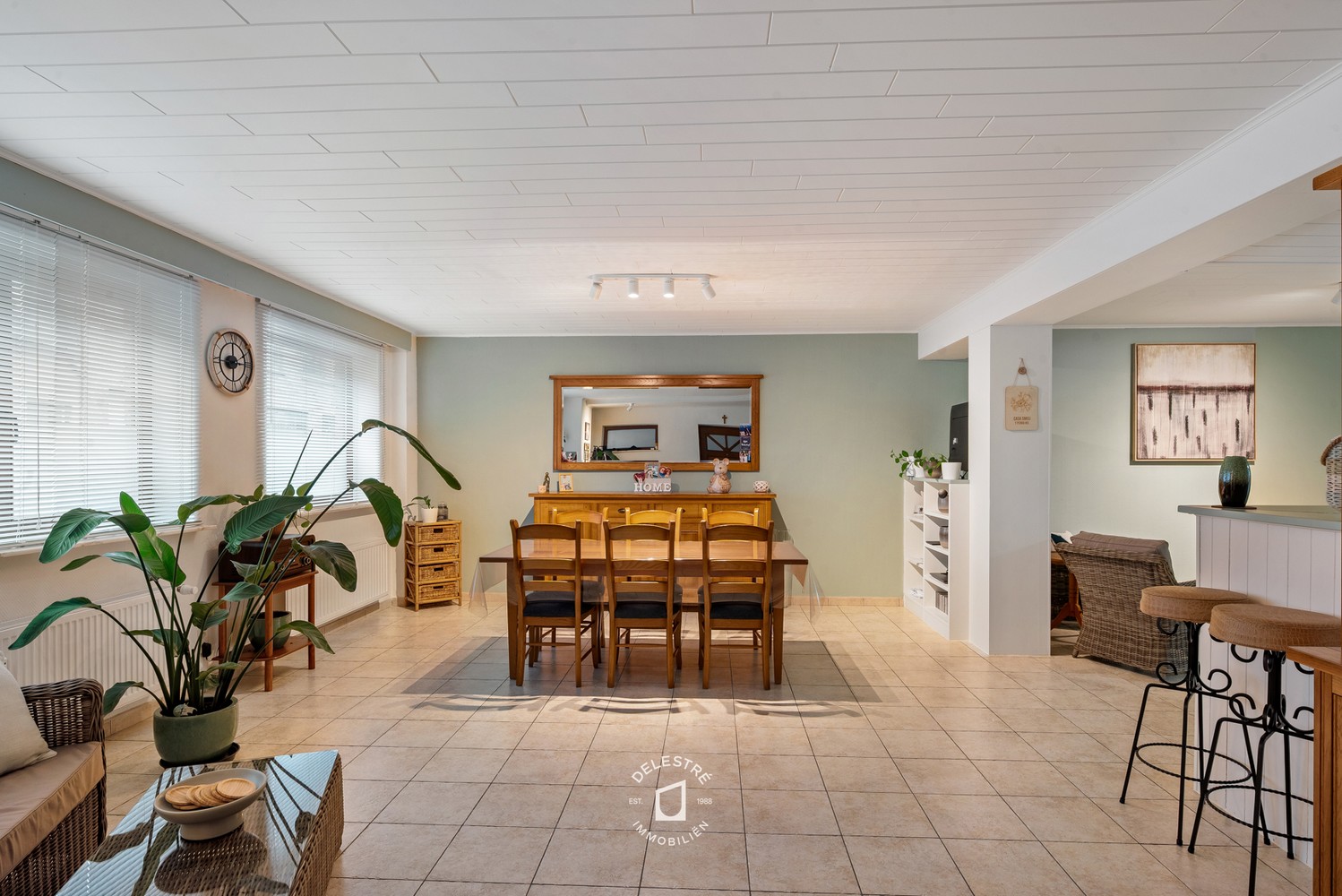 COMPLEET GERENOVEERD GELIJKVLOERS APP. INLUSIEF GARAGEBOX. - foto 2
