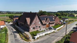 SAINT-SAUVEUR – Bent u op zoek naar een landelijke woning met eindeloos potentieel ?Misschien is dit pand dan wel iets voor u! De belangrijkste...