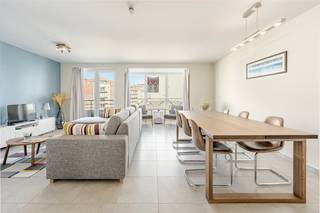 Te koop: verzorgd appartement in het hart van Sint-Idesbald, met vrij zicht en zonder inkijk. Dit appartement, gebouwd in 2008, ligt pal in het...