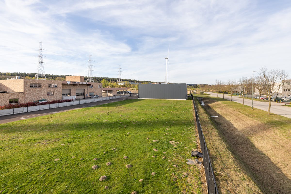 Bâtiment commercial moderne datant de 2016 de 680 m² avec entrepôt, bureaux et parking spacieux dans un emplacement privilégié à Dilsen-Stokkem. - photo 5