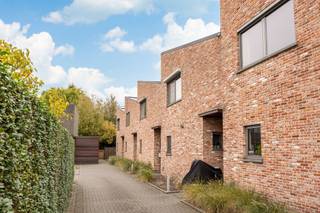 Energy efficient home with three bedrooms, garden and two parking spaces This recent home on the city outskirts of Mechelen is located in a quiet,...