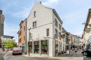 This commercial property is located at Maastrichterstraat 31 in Hasselt, right in the commercial heart of the city and within walking distance of the Grote Markt.<br /><br />The Maastrichterstraat is one of Hasselt's well-known shopping axes and is part of the traffic-free shopping zone. This ensures a pleasant shopping environment and a constant flow of shoppers and visitors.<br /><br />According to the EPC, the building has a non-residential area of approximately 139 m² and offers opportunities for various commercial uses. The combination of the central location, the commercial environment and the presence of shops and restaurants in the immediate vicinity makes this an interesting opportunity.<br /><br />The property is currently rented out, so it can also be interesting for investors looking for commercial real estate in a strong central location.<br /><br />The character of the building is also a special asset. The building is part of the established architectural heritage and is located within the historic city center of Hasselt.<br /><br />Advantages:<br /><br />- Central location in the heart of Hasselt<br />- Located in the traffic-free shopping zone<br />- Within walking distance of the Grote Markt<br />- Approx. 139 m² of non-residential area<br />- Currently rented<br />- Interesting as investment property<br />- Surrounded by shops, restaurants and other commercial activities<br />- Characterful historic building<br /><br />An interesting commercial real estate investment in a prominent central location in Hasselt.<br /><br />More information or an on-site visit? Feel free to contact Dewaele Bedrijfsvastgoed.<br /><br />jeroen.saenen@dewaele.com<br />0472 18 38 10<br /><br />Register of measures: no