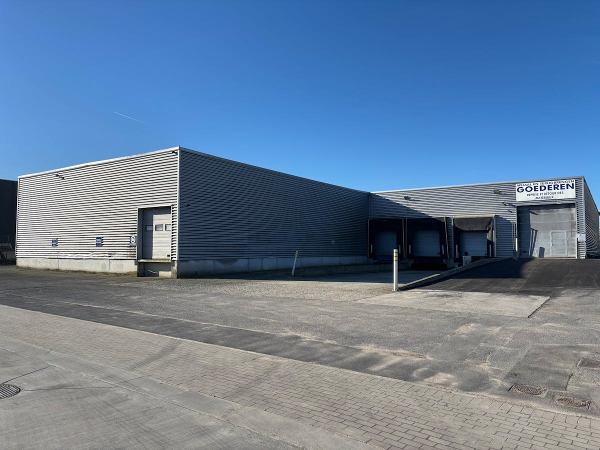 Bedrijfsgebouw te huur met zichtbaarheid vanop de Rijksweg. - foto 4