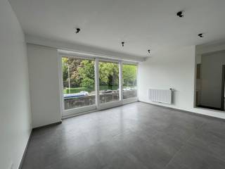MODERN APARTEMENT IN KORTRIJK - HEDENDAAGS COMFORT MET GROEN UITZICHT Dit aantrekkelijke appartement in Kortrijk biedt u het perfecte startpunt voor...