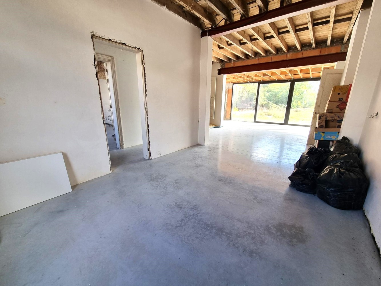 Zeer ruime woning op 10a78ca met 309m² bewoonbare opp, 5 slks, 2 badkamers. - foto 4