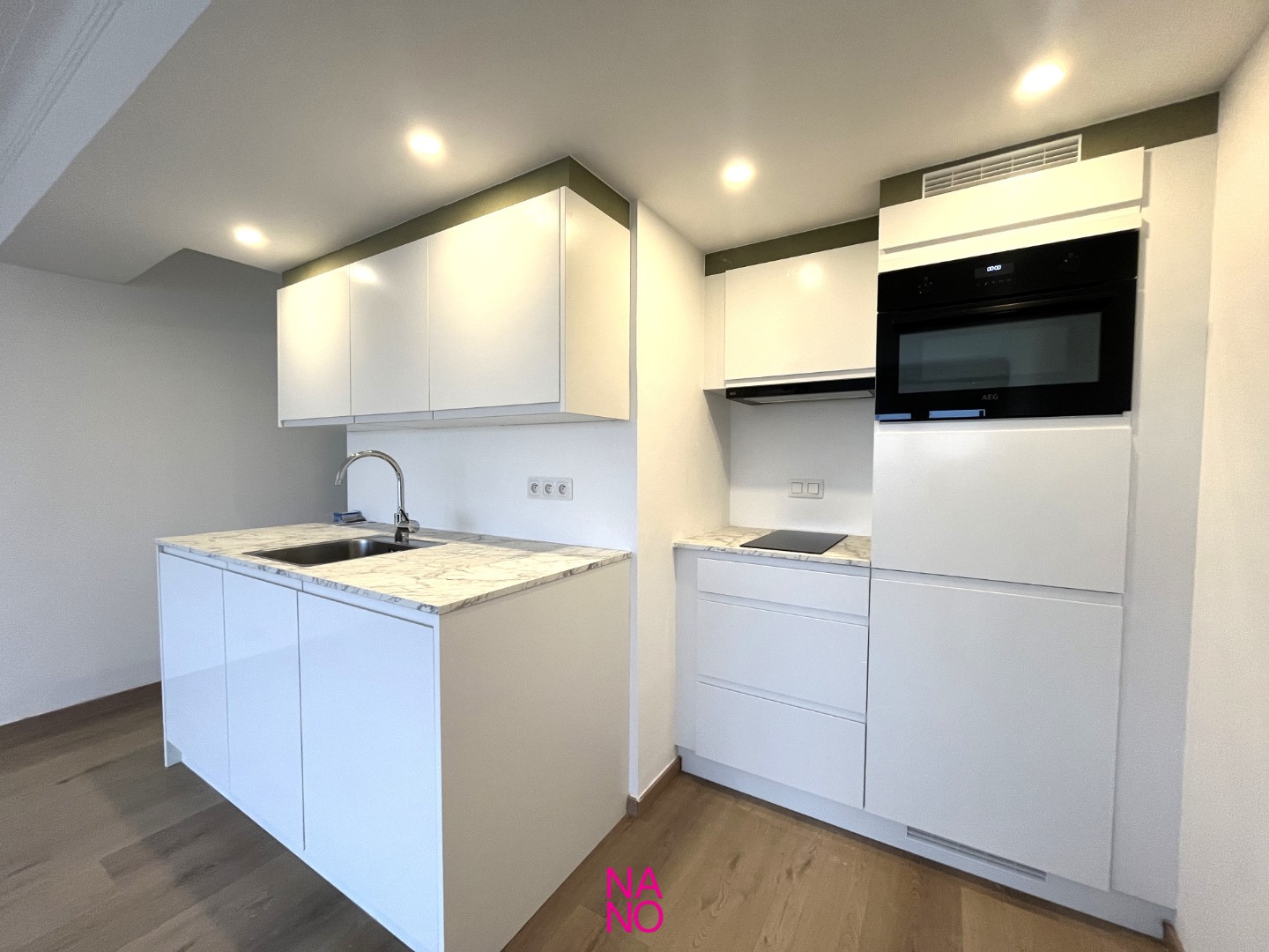 Uniek gelegen en vernieuwd appartement met 2 slaapkamers, gelegen op de 8e verdieping van een standingvolle residentie genietend van een FENOMENAAL uitzicht op de Zee en de duinen. - foto 5