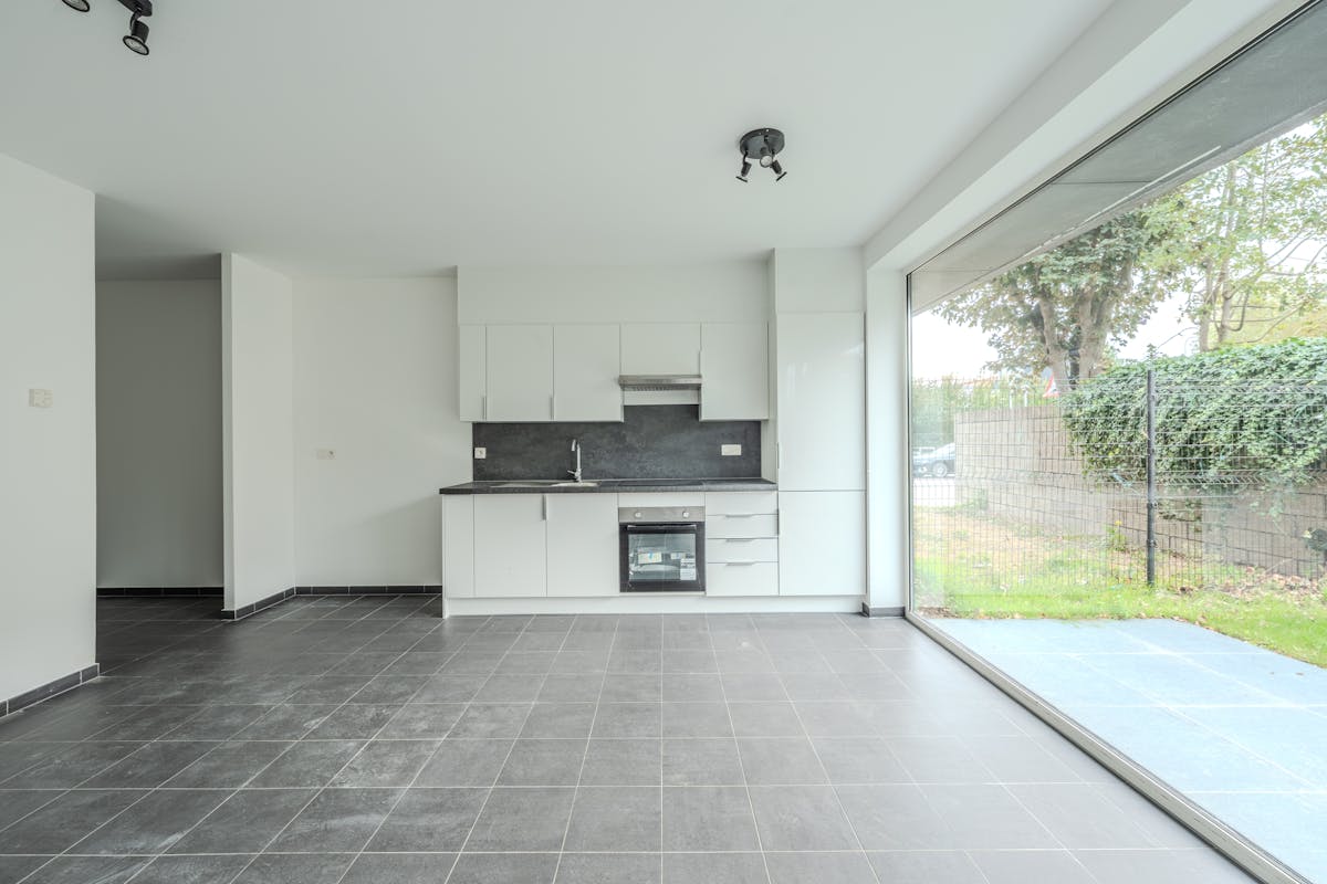 Lichtrijke studio met slaaphoek en met tuintje te Bredene - foto 5