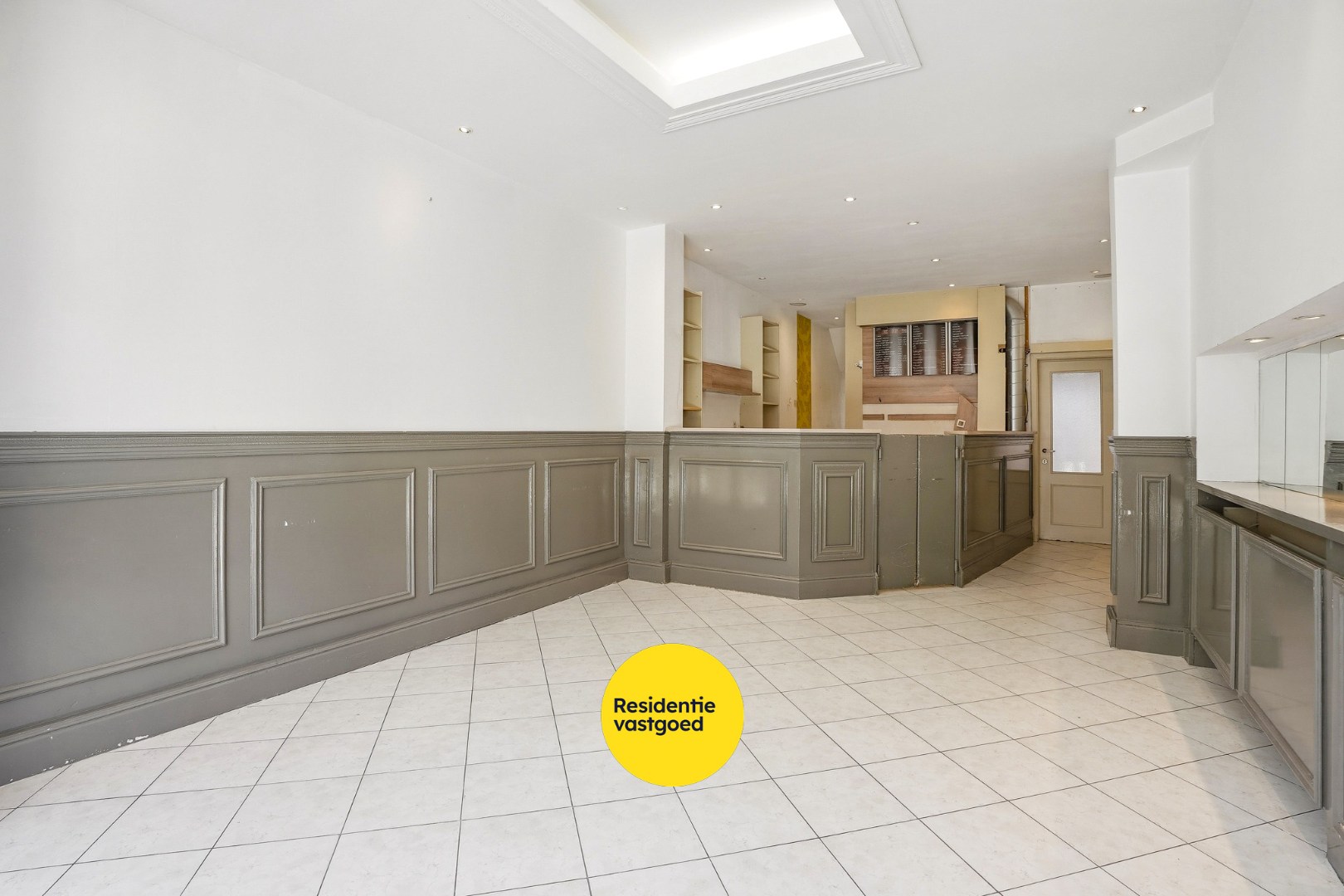 Goed gelegen gebouw op 117m² te De Panne bestaande uit een handelsruimte en woonst. - foto 5