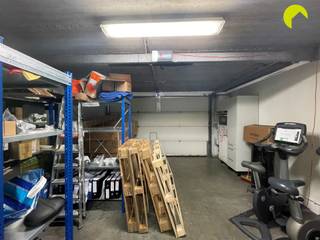 Près du centre d'Edegem, nous trouvons cet entrepôt, garage ou atelier, situé dans la Boniverlei. L'entrepôt a une superficie de 100 m².Devant...