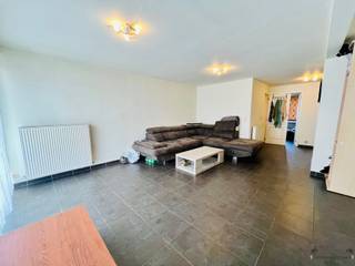 Welkom in dit centraal gelegen appartement in Hamme!De woonruimte met een oppervlakte van 67 m² biedt alles wat je nodig hebt voor comfortabel...