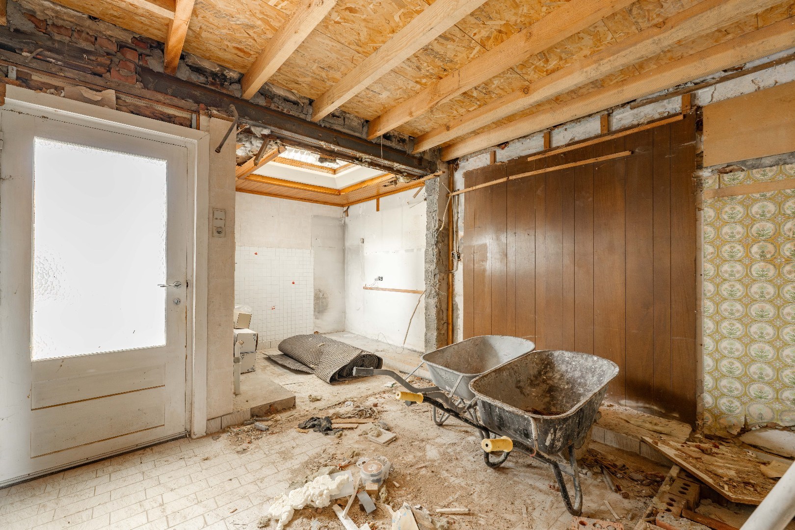 Verder te renoveren woning op toplocatie in Lichtervelde - foto 5
