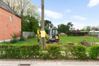<p><span>Knap perceel bouwgrond voor halfopen bebouwing, gelegen op een gunstige locatie net buiten het landelijke dorpscentrum van Putte - Peulis.</span></p><p><span> </span></p><p><span>Dit mooie, perfect zuidwest georiënteerde perceel met oppervlakte 305 m² biedt de mogelijkheid om een eigen woning te ontwerpen met een voorgevel-breedte van 8m.</span></p><p><span> </span></p><p><span>De bouwgrond is uiterst gunstig gelegen in een landelijke omgeving nabij het dorpscentrum van Peulis, met scholen, winkels en openbaar vervoer op fietsafstand. Een vlotte bereikbaarheid is gegarandeerd dankzij de centrale ligging.</span></p><p><span> </span></p><p><span>Vrijblijvende informatie te verkrijgen via 015/755 444 of info@immovercammen.be .</span></p><p><span> </span></p>