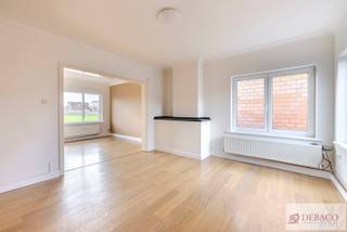 Ruime woning met 3 slaapkamers te Herenthout! <br /><br />Deze woning bestaat uit een mooie lichtrijke leefruimte, een moderne geïnstalleerde keuken, een wasberging, een toilet, een mooie badkamer met lavabo en douche, 3 volwaardige slaapkamers met nog een lavabo en toilet. Verder is er ook nog een berging, een dressing en een kelder aanwezig. Buiten geniet u van een groot en aangenaam terras! <br /><br />De woning is beschikbaar vanaf 01/04/2026! <br /><br />Alle verbruik is individueel. <br /><br />De EPC-waarde bedraagt 300 kWh/m² (Label C). <br /><br />Meer info vindt u op www.debaco.be <br />Contacteer ons via info@debaco.be of bel ons op 014/73.77.77 voor een bezoek ter plaatse!