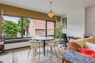 Zeer licht en tof 2 tot 3-slaapkamer appartement met terrasje in het centrum van Vremde. Gelegen op de 1ste verdieping van een klein en...