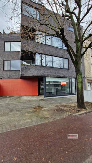 <p><span>Centraal gelegen studio-appartement/kantoor. </span></p><p><span> </span></p><p><span>Op wandelafstand van het Te Boelaarpark. </span></p><p><span>Deze studio/praktijkruimte/kantoor kan voor verschillende doeleinden gebruikt worden.</span></p><p><span>Er is een keuken en twee kantoorruimtes. Deze kunnen ook omgevormd worden tot een leefruimte. </span></p><p><span>Apart toilet.</span></p>