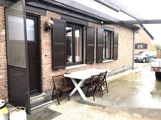 Deze eigendom omvat een woning (205 m² bewoonbare opp)  MET  bijgebouw (85 m² en een garage (21,5 m²) en ruime parkeermogelijkheid,  op een...