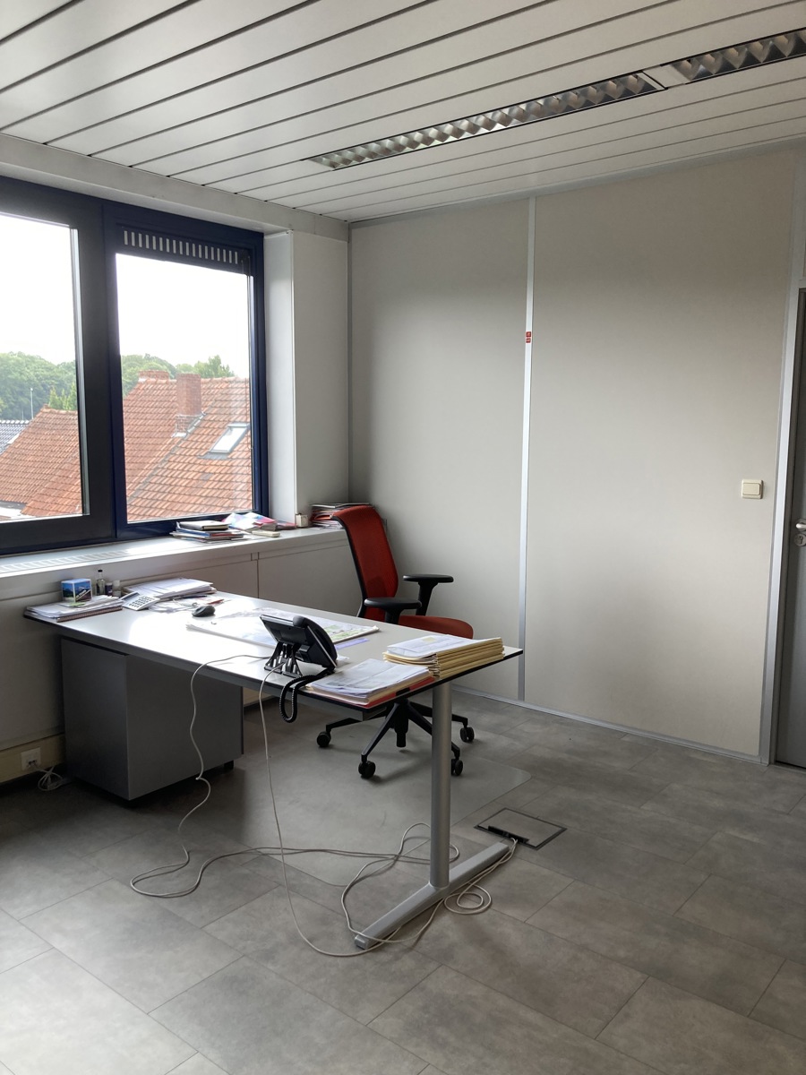 Ruime kantoorruimte te huur op toplocatie tussen Kortrijk centrum en ’t Hoge - foto 5