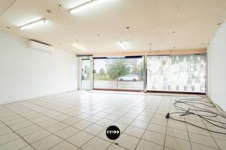 Zeer commercieel gelegen HANDELSPAND met studio en opslagruimte!Zeer centraal gelegen handelsruimte tussen Leuven en Mechelen langsheen commerciële...