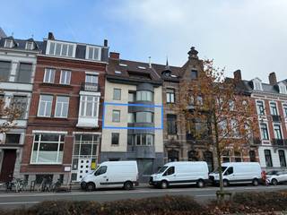Dit ruim verzorgd appartement is ideaal gelegen nabij Centrum Brugge met een prachtig zicht op 't Stil Ende.Het appartement omvat: Inkomhal,...