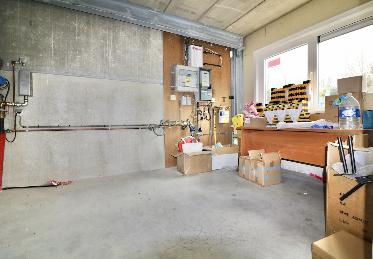 Bedrijfsgebouw van 322 m2 voor 1.290 EUR/mnd - foto 4