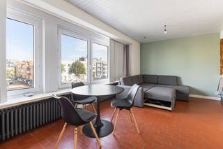 Blankenberge: Verhuurd appartement met 2 slaapkamers, terras en garage (inclusief) te koop in het centrum.Op de 2e verdieping van deze kleinschalige...