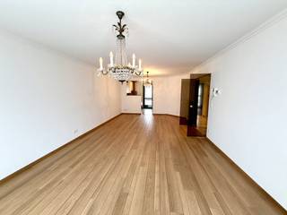 Cet appartement à louer à Genk est situé dans le centre-ville animé, dans un endroit très accessible sur l'Europalaan, près de la gare. C'est un...