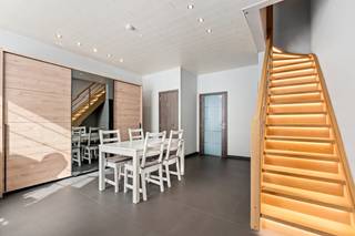 Te koop: karaktervolle gesloten woning in Beveren, gelegen in een rustige woonkern nabij openbaar vervoer en ziekenhuis.Deze woning uit 1935...