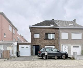 <span><strong>Woning met 3 SLPK, Terras én garage!</strong></span><br /><br />Voor meer info en/of een bezoek, neem contact met uw vastgoedkantoor KURTIMMO ENKEL via mail : info@kurtimmo.be!
