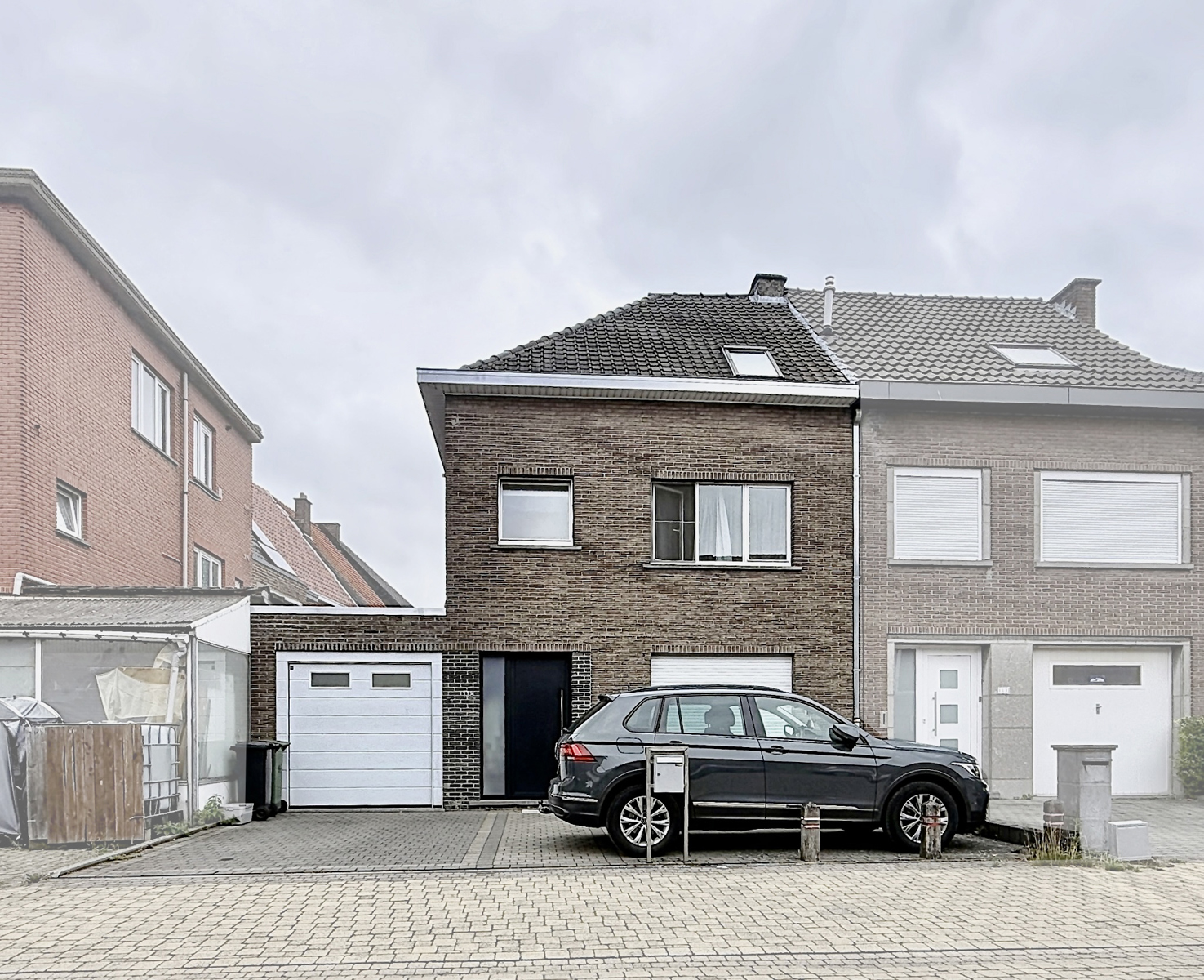 Woning met 3 SLPK, Terras én garage!Voor meer info en/of een bezoek, neem contact met uw vastgoedkantoor KURTIMMO ENKEL via mail : info@kurtimmo.be!