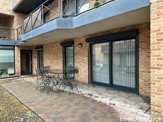 Goed onderhouden gelijksvloers appartement met terras in SchulenIn het gezellige en rustige Schulen, nabij Herk-de-Stad, vinden we een goed...