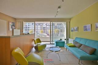 <p>Welkom in dit prachtige appartement met 1 slaapkamer, gelegen in de groene en rustige omgeving van de Franslaan in Nieuwpoort. Dit instapklare pand biedt een harmonieuze combinatie van comfort en stijl. De lichte woonkamer verwelkomt u met zijn open sfeer, terwijl de keuken en badkamer een praktische indeling bieden die aansluit bij de moderne levensstijl. Met een slaapkamer die rust en privacy garandeert, is dit appartement perfect voor zowel een starter als een pied-à-terre aan de kust.</p>

<p>De ideale ligging maakt het mogelijk om volop te genieten van het beste dat Nieuwpoort te bieden heeft. Stap naar buiten en ontdek de charmante omgeving, met winkels en eetgelegenheden op loopafstand. Of u nu eropuit wilt trekken voor een dagje aan het strand of gewoon wilt ontspannen op het super breed terras, dit pand voldoet aan al uw wensen. Maak deze plek uw eigen en geniet van de warmte en luxe die dit appartement uitstraalt.<br />EPC: 259 (Label C).</p>